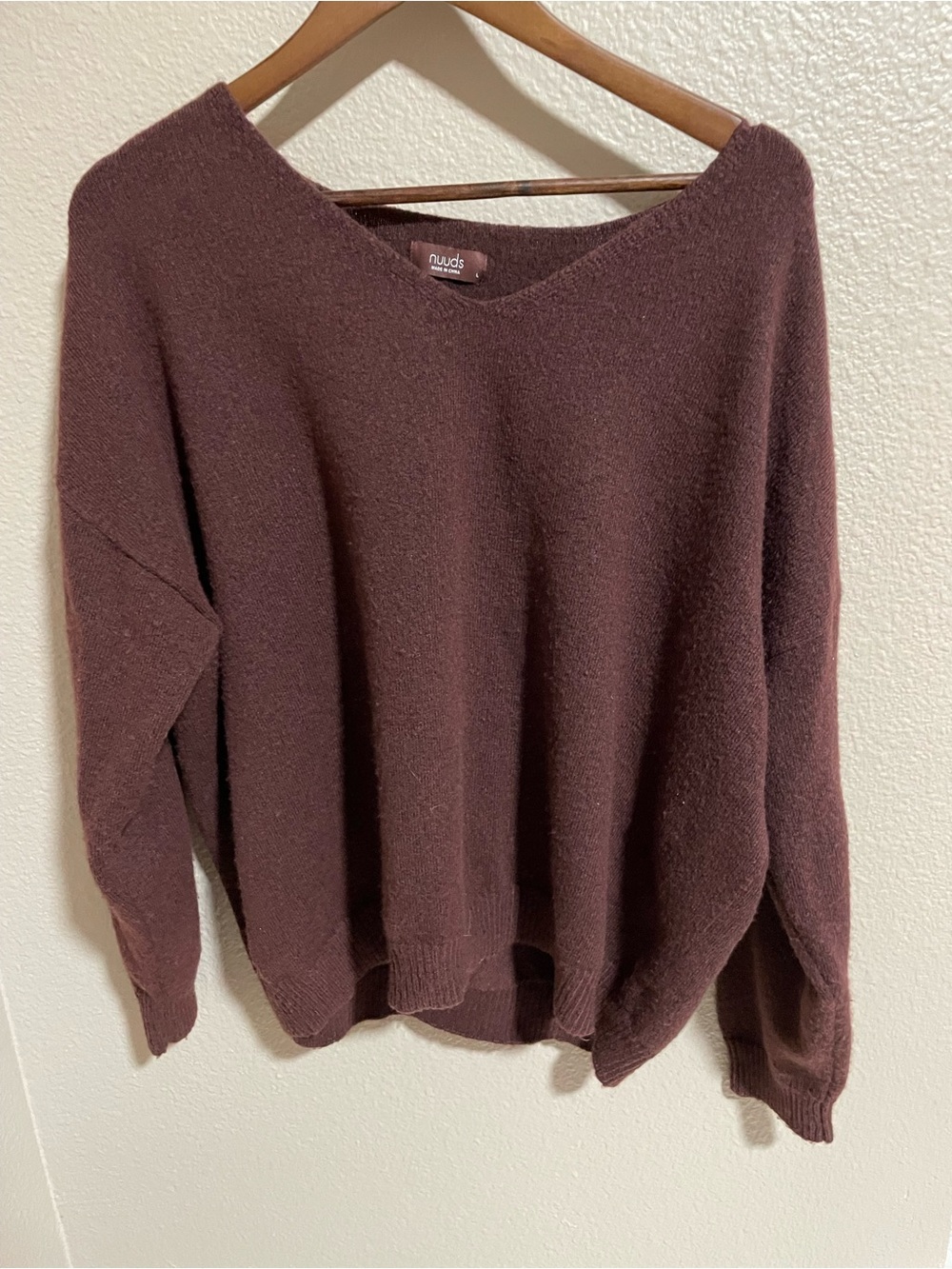 nuuds Women's V-Neck Sweater in brown